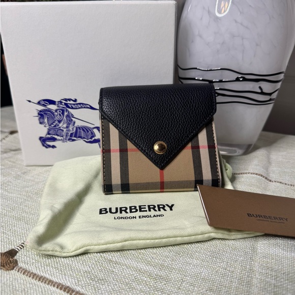 🔥BRAND NEW🔥 Burberry Nova Check/Leather Compact Wallet - Picture 4 of 15